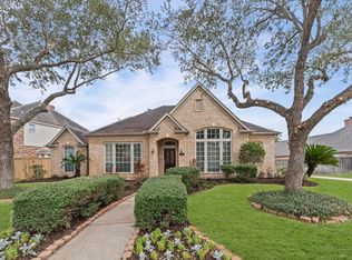 7439 Guinevere Dr, Sugar Land, TX 77479