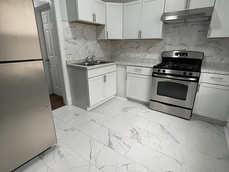 916 W 68th St #2W — Photo 8