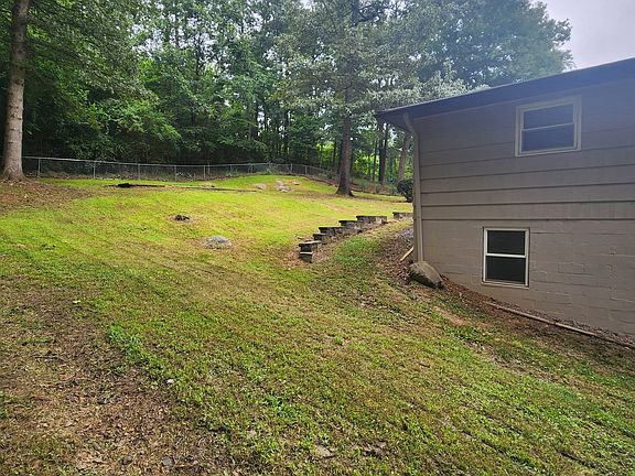 Side leading to backyard