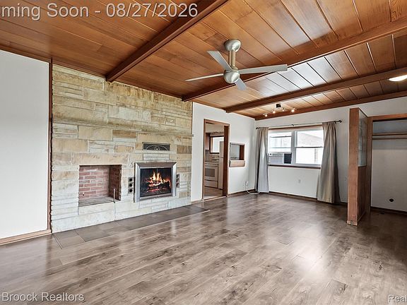5th image of 40 Regents Dr