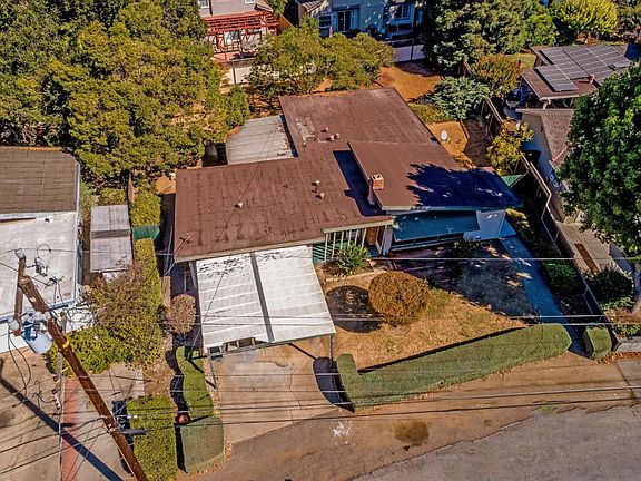 3rd image of 521 Dawn Dr