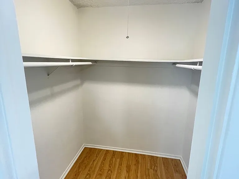 712 N Adams St — Photo 11