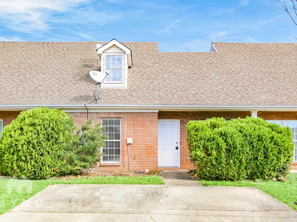 508 Waterford Lake Cir, Calera, AL 35040
