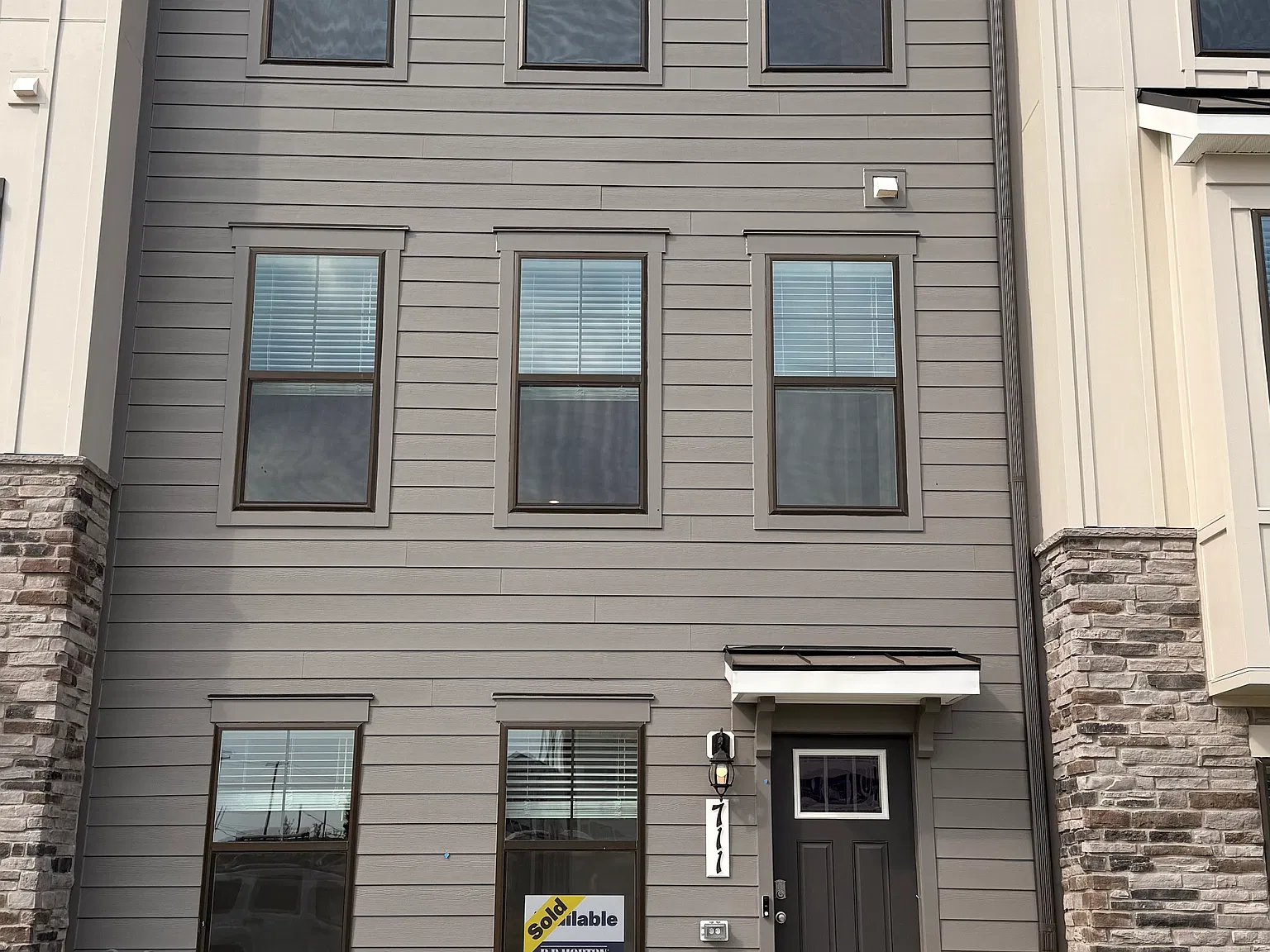4 bed, 3.5 bath, 1962 sqft, $2,950 — Photo 4
