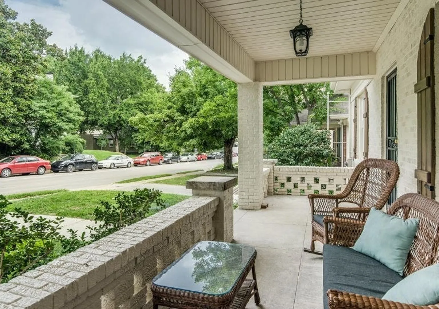 Welcome Home To This Stunning Fully Furnished And Ample Free Parking For At Least Six Cars! — Photo 3