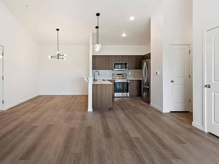 Hawk's Landing Apartments — Photo 27
