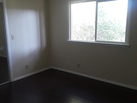 2nd image of 599 N Oakland Ave APT 2