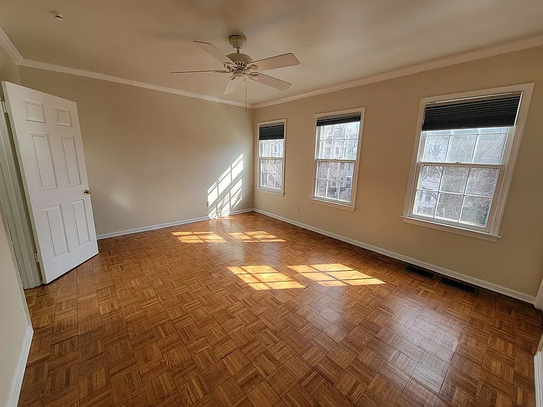 1949 Calvert St NW #D — Photo 11