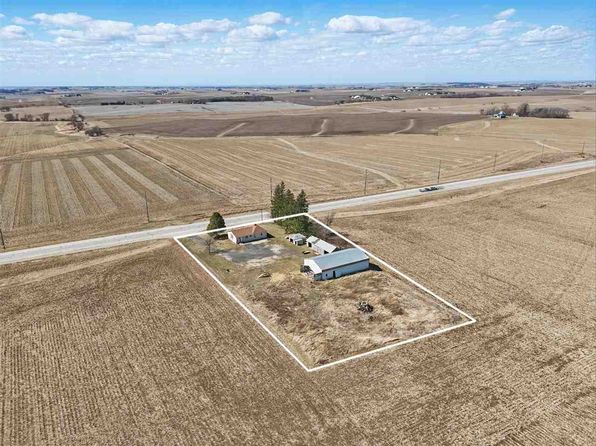 1056 W Ave, Norway, IA 52318