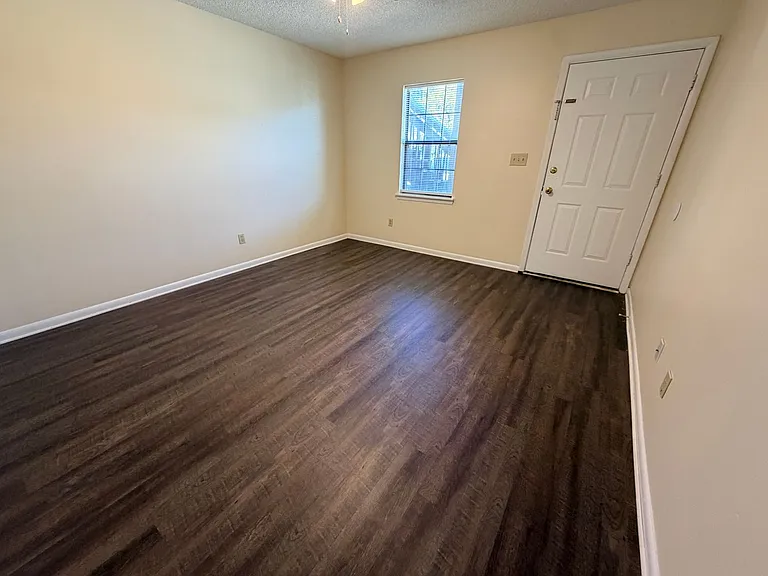 Chimney Creek Apartments — Photo 45