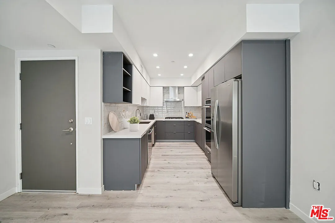 2 bed, 2.5 bath, 1190 sqft, $4,057 — Photo 4