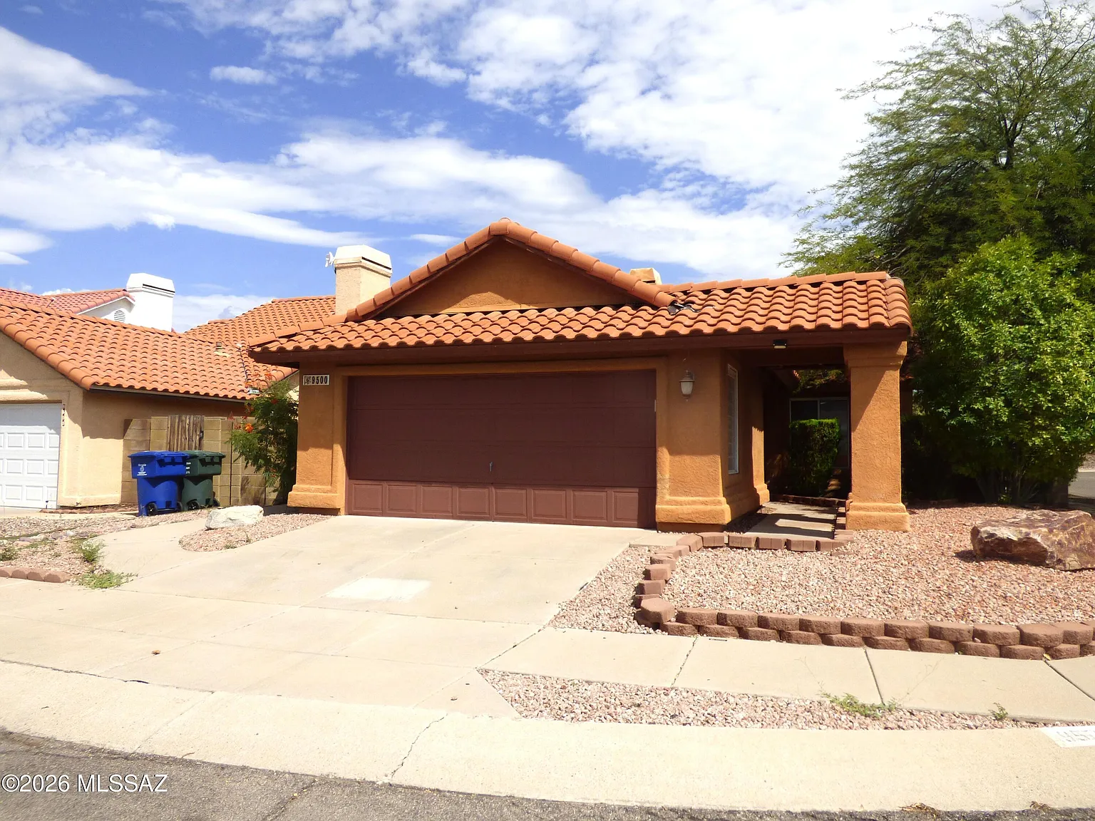2 bed, 2.0 bath, 997 sqft, $1,700 — Photo 2