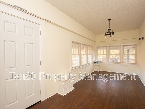 3rd image of 2111 Summerville Rd