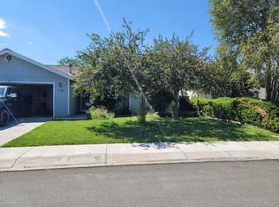 906 Thorne Dr, Fernley, NV 89408
