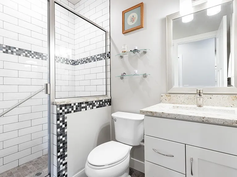 1426 N Montchapel Ln — Photo 24