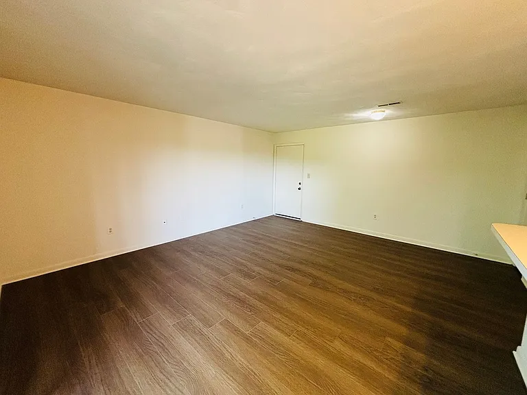 824 Cascade Ct — Photo 3