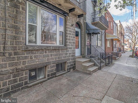 3rd image of 820 Tasker St