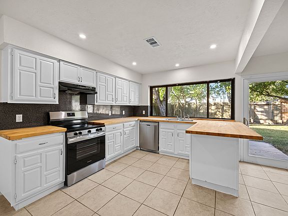 4th image of 16610 Carbridge Dr #16610