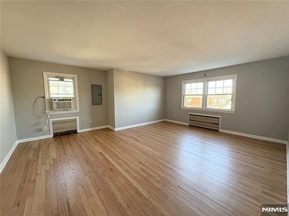 3rd image of 175 Van Winkle St Floor 2