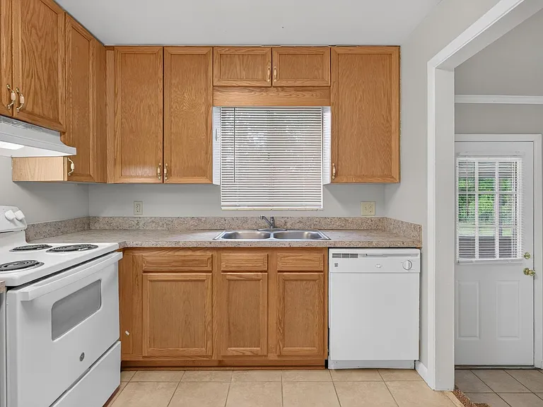 2618 Arlex Dr E — Photo 14