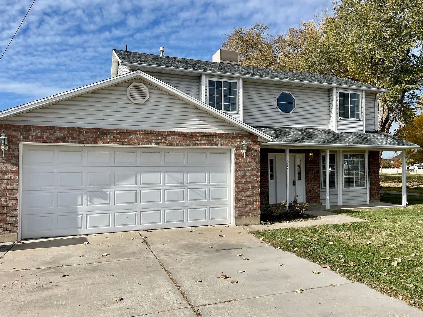 4 Bedroom Syracuse Home — Photo 2