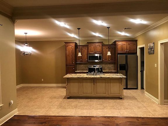 3rd image of 213 Zoie Dr