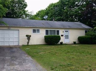 17 Tamarack St, Central Islip, NY 11722