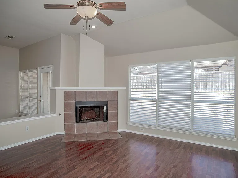 6823 Woodcrest Ln — Photo 14