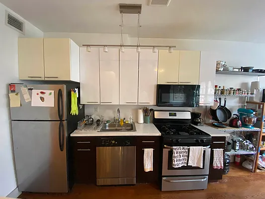 Rented by Premier Metro Realty Corp | media 21