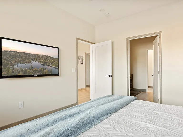 1215 Valley View Dr — Photo 14