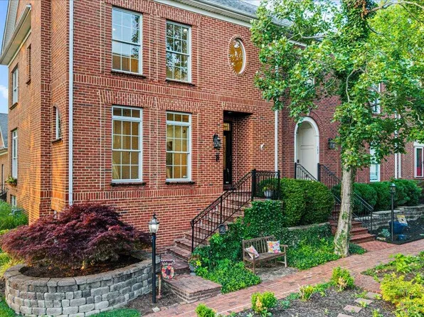 228 Chippendale Cir, Lexington, KY 40517