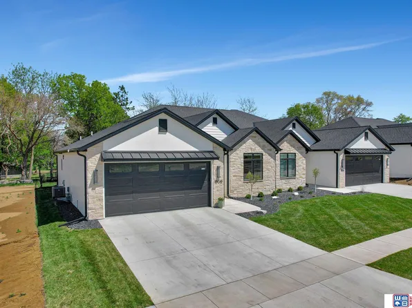1608 S 93rd St, Lincoln, NE 68520