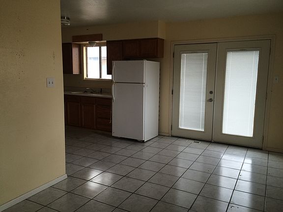 3rd image of 720 E River St