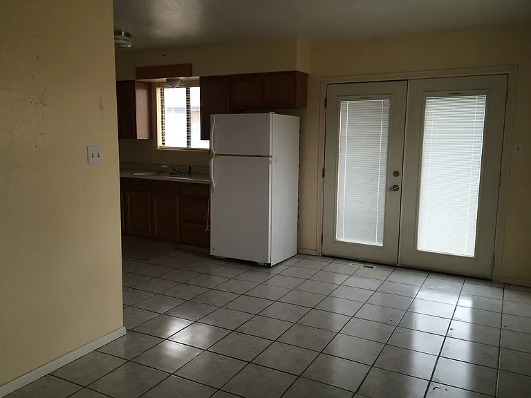 720 E River St — Photo 3