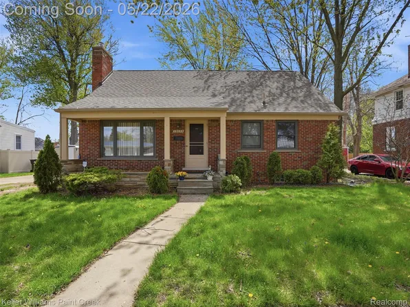 18048 Elizabeth St, Roseville, MI 48066