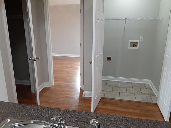 4th image of 1823 Glade St