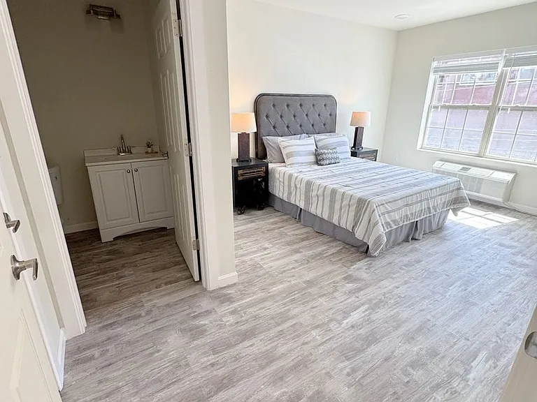 Pine Street Apartments — Photo 21