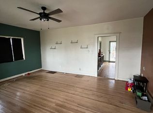 215 W 8th St, Vinton, IA 52349