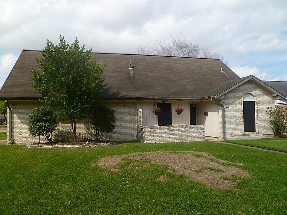 1st image of 305 Una Dr