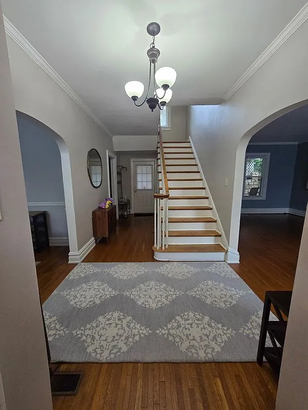 3 bed, 2.5 bath, 2030 sqft, $2,200 — Photo 2