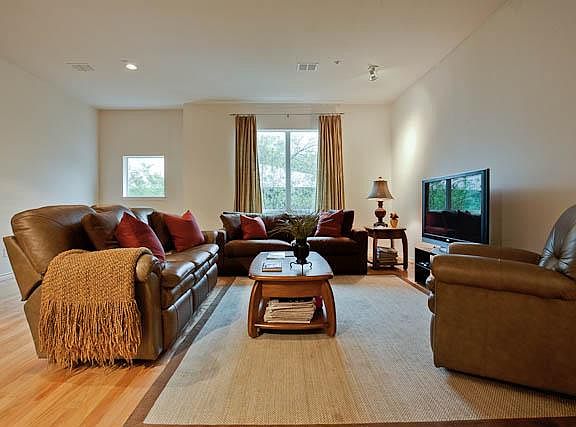 5th image of 4411 McKinney Ave APT 36