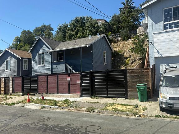 4th image of 836 Mariposa Ave