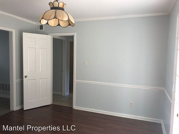 3rd image of 3212 B Regents Park Ln