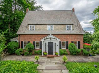 20 W Hill Dr, West Hartford, CT 06119