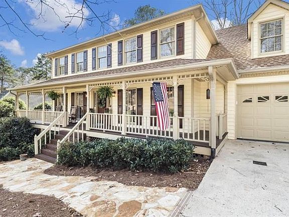3rd image of 395 Summerfield Dr