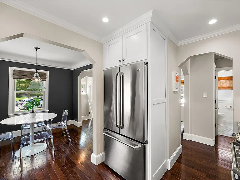 4420 Elmwood Ave — Photo 9