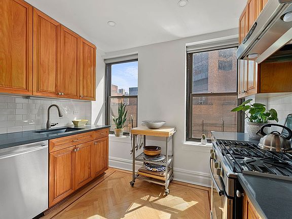 4th image of 7 Park Ave #17AB