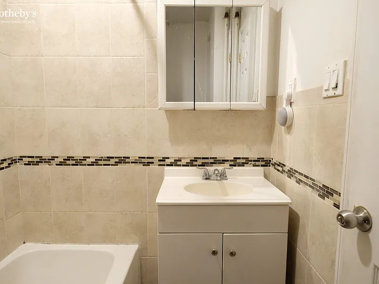 744 9th Ave #5R — Photo 10