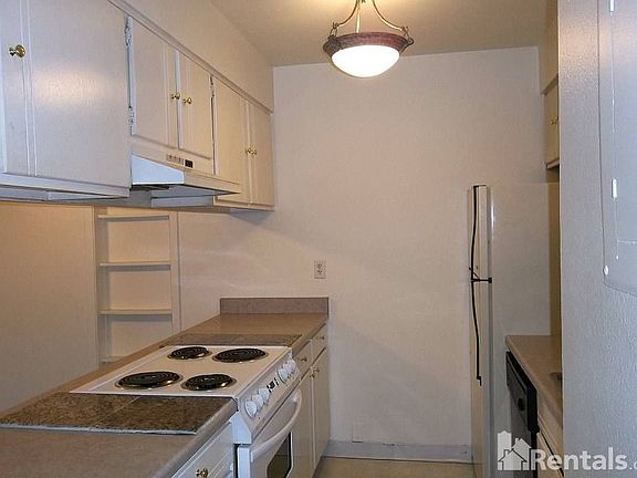 3rd image of 806 Stone Mountain Dr APT 205