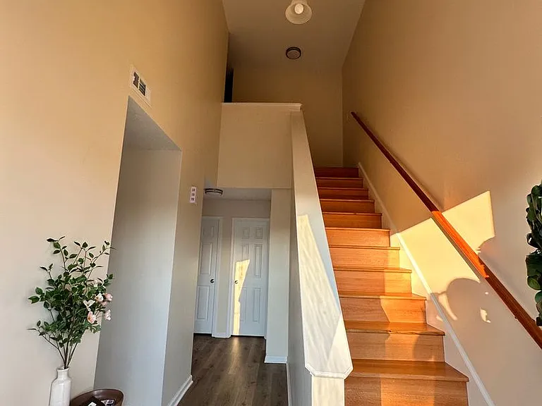 1641 York Dr NW — Photo 5